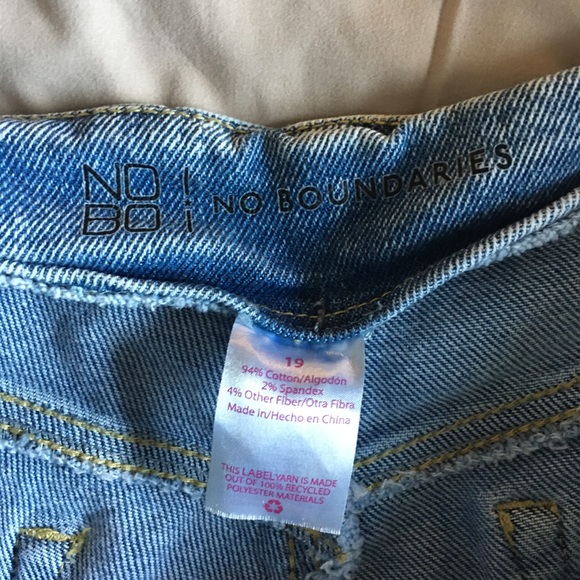 NWOT Women’s No Boundaries High Rise Straight Leg Mom Jeans - Light Jean Wash - Picture 13 of 13